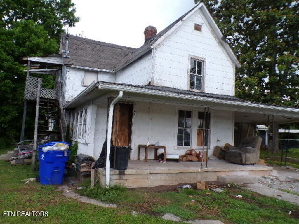 Photo of 941 Unaka St St, Harriman, TN 37748 (MLS # 1300454)