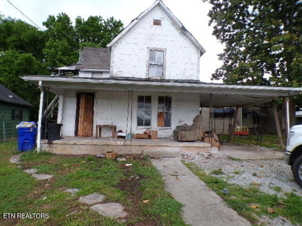 Photo of 941 Unaka St St, Harriman, TN 37748 (MLS # 1300454)