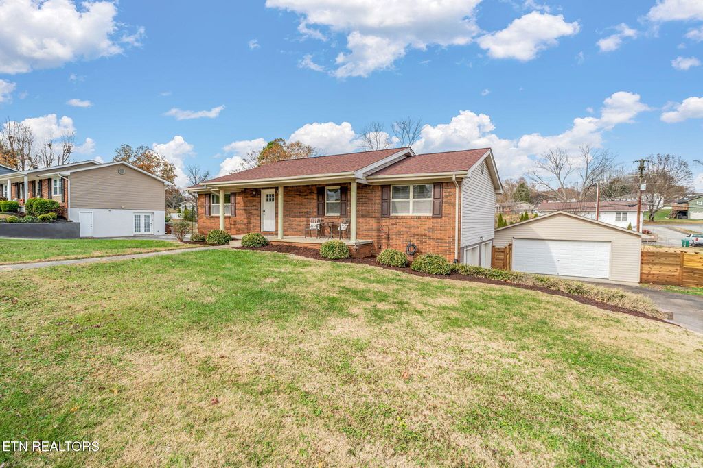 Photo of 7637 Cranley Rd, Powell, TN 37849 (MLS # 1322093)
