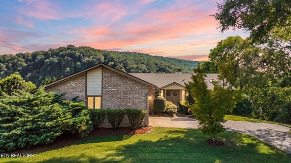 109 LAKEVIEW PL, CLINTON, TN 37716 - Image 1cd0a2dc7759f9f2e7d69da192e3bb28/2486533650