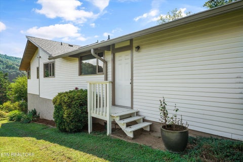 Tiny photo for 109 Lakeview Place, Clinton, TN 37716 (MLS # 1356078)