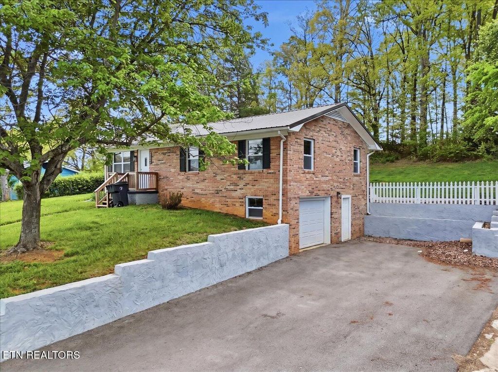 Photo of 1698 Elgin Drive, Morristown, TN 37814 (MLS # 1335779)