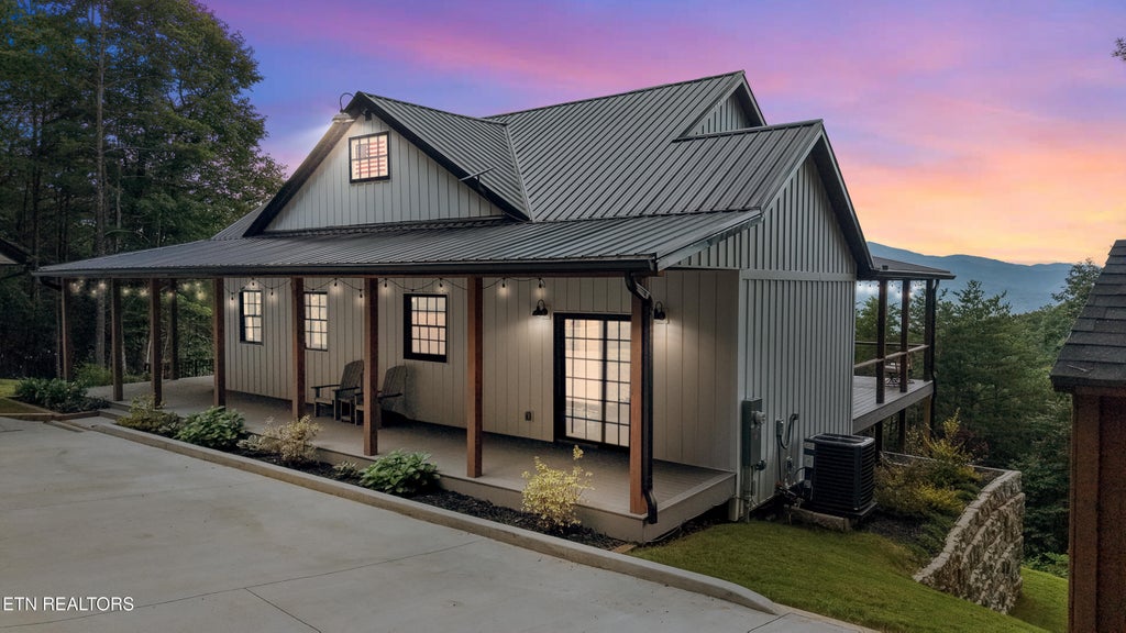 Photo of 4909 Chilhowee Mountain Tr, Maryville, TN 37803 (MLS # 1351836)