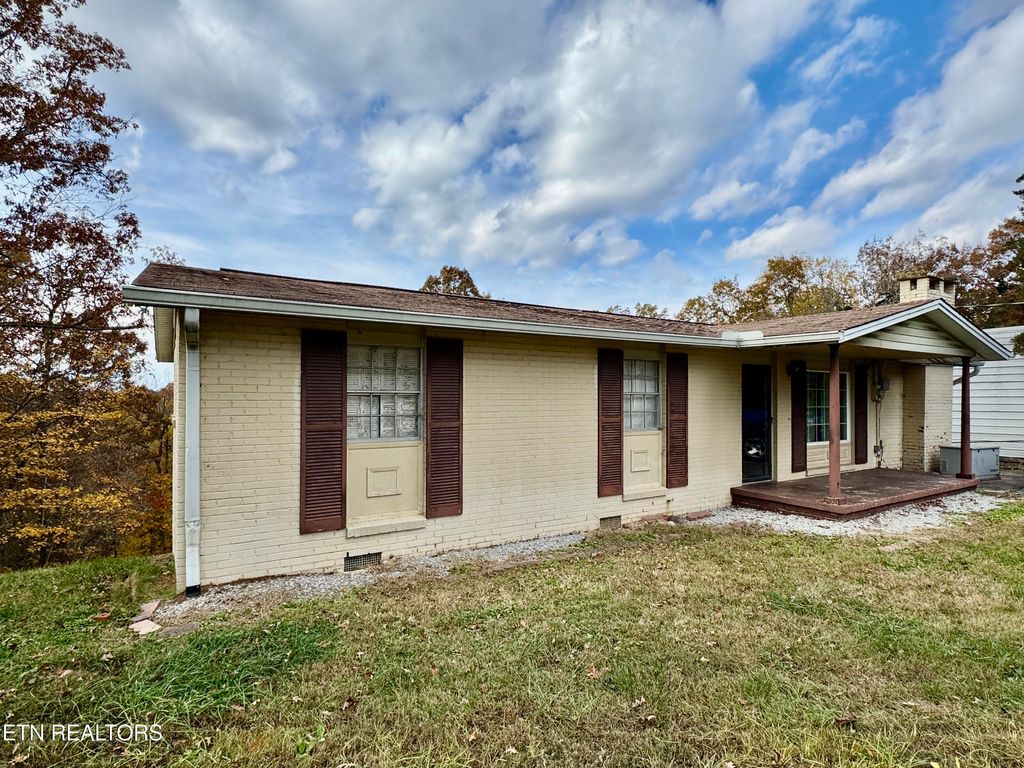 Photo of 513 W Ridgecrest Drive, Kingston, TN 37763 (MLS # 1322246)