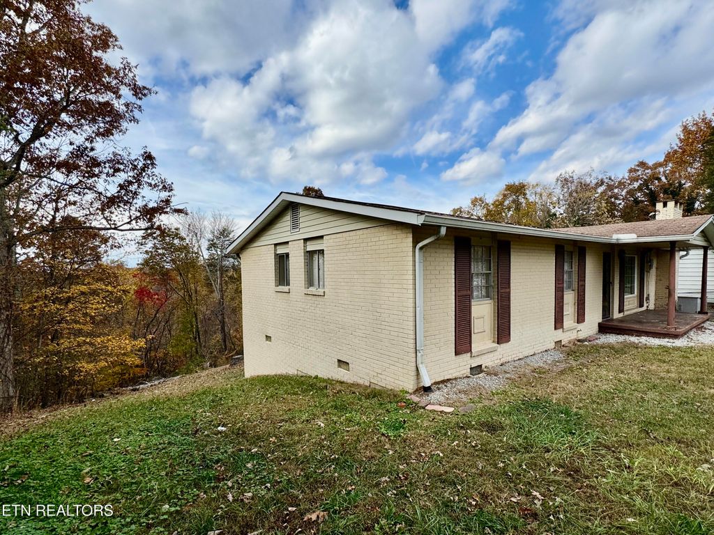 Photo of 513 W Ridgecrest Drive, Kingston, TN 37763 (MLS # 1322246)