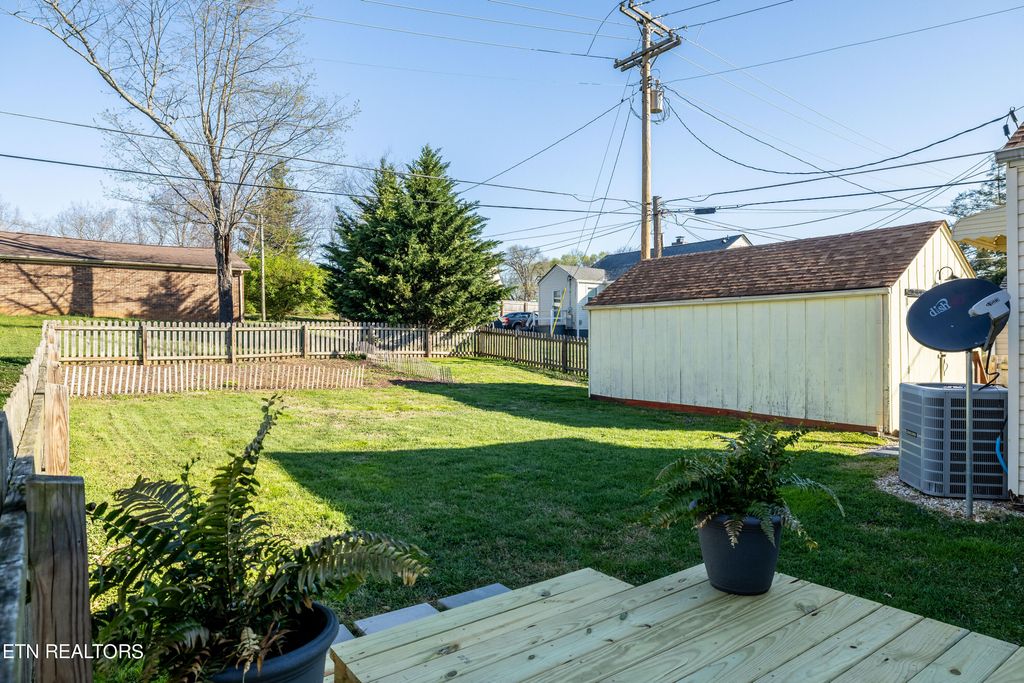 Photo of 877 Long Rd, Alcoa, TN 37701 (MLS # 1256916)