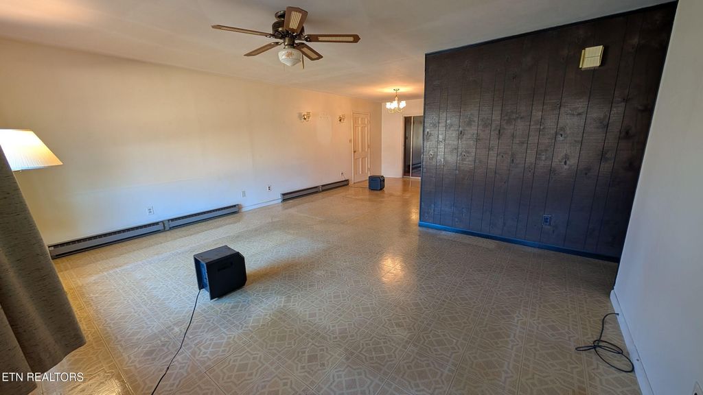 Photo of 400 Maple Ave, Oliver Springs, TN 37840 (MLS # 1330106)