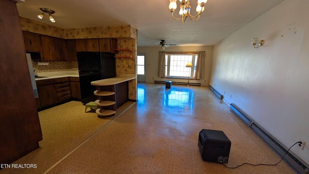 Photo of 400 Maple Ave, Oliver Springs, TN 37840 (MLS # 1330106)