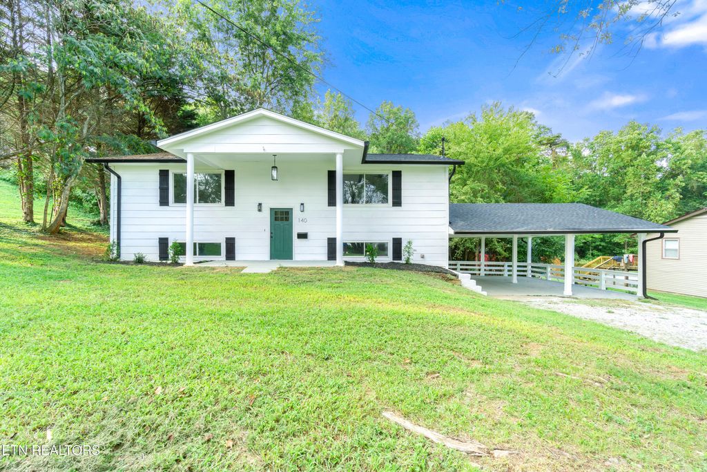 Photo of 140 Charles Place Pl, Harriman, TN 37748 (MLS # 1314944)
