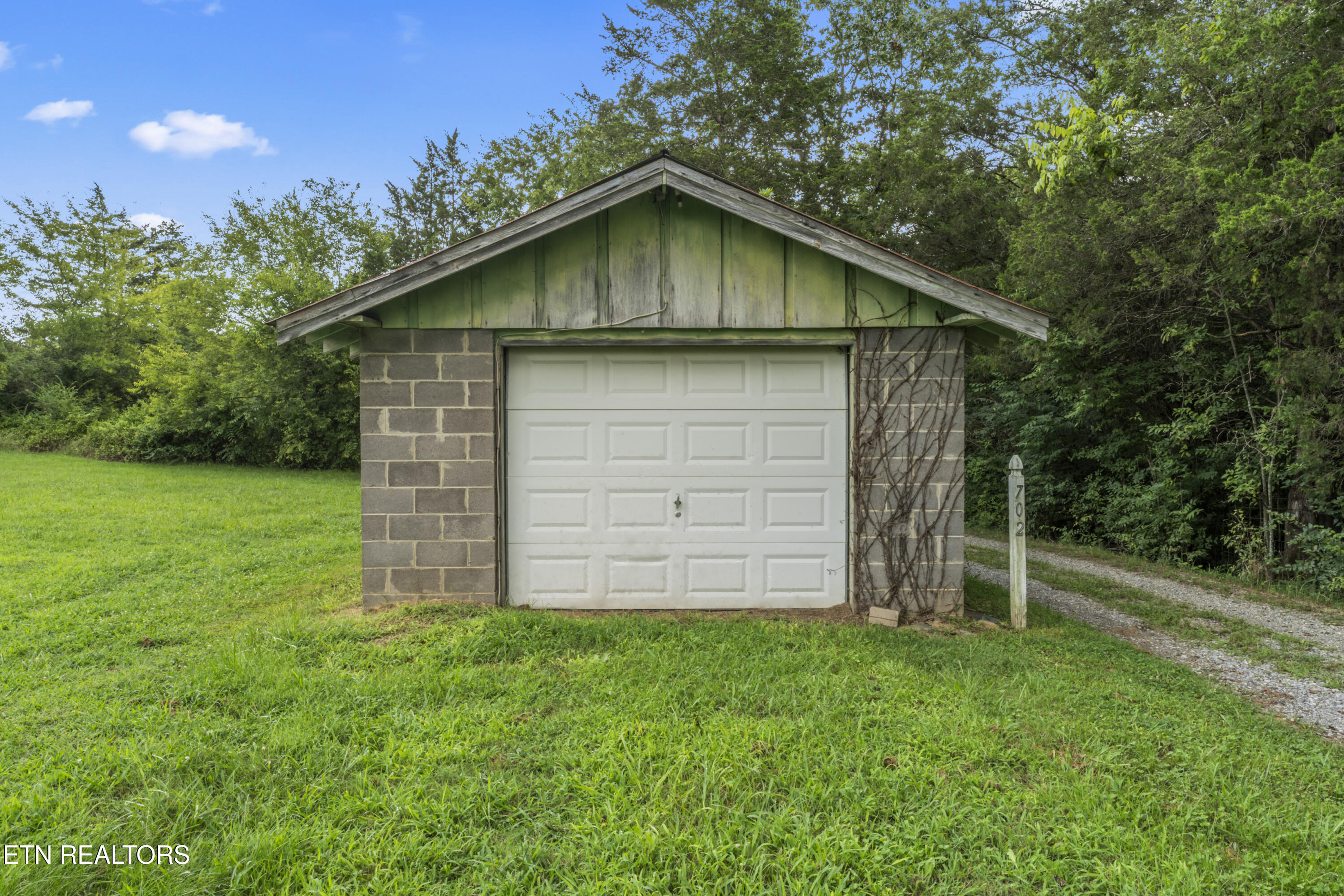 702 Calderwood Hwy