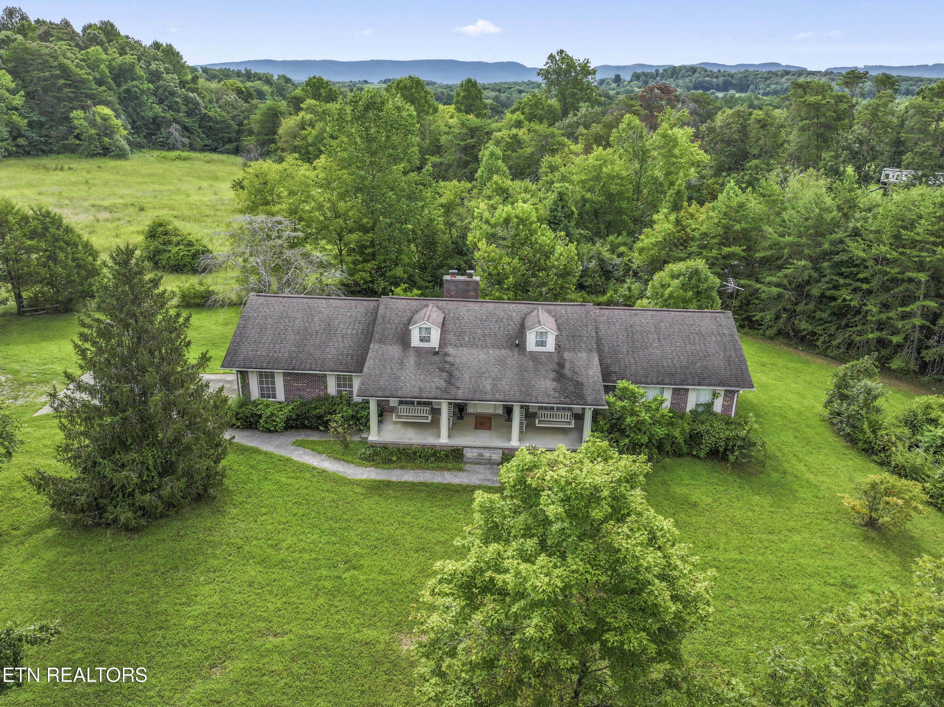 702 Calderwood Hwy