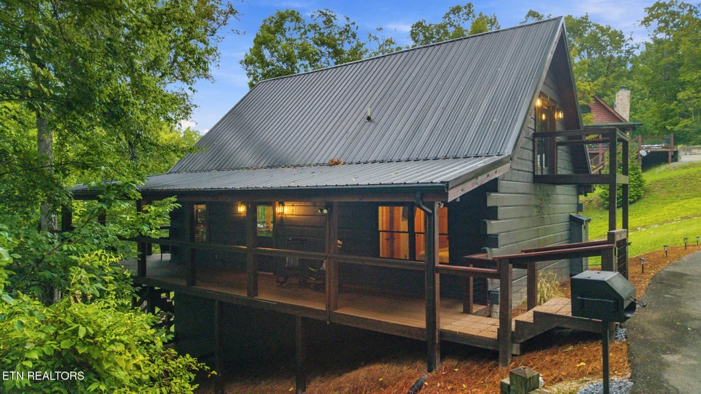 Photo of 120 Daryl Way, Sevierville, TN 37876 (MLS # 1352387)