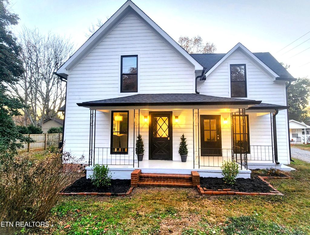 Photo of 1011 S Court St, Maryville, TN 37803 (MLS # 1322284)