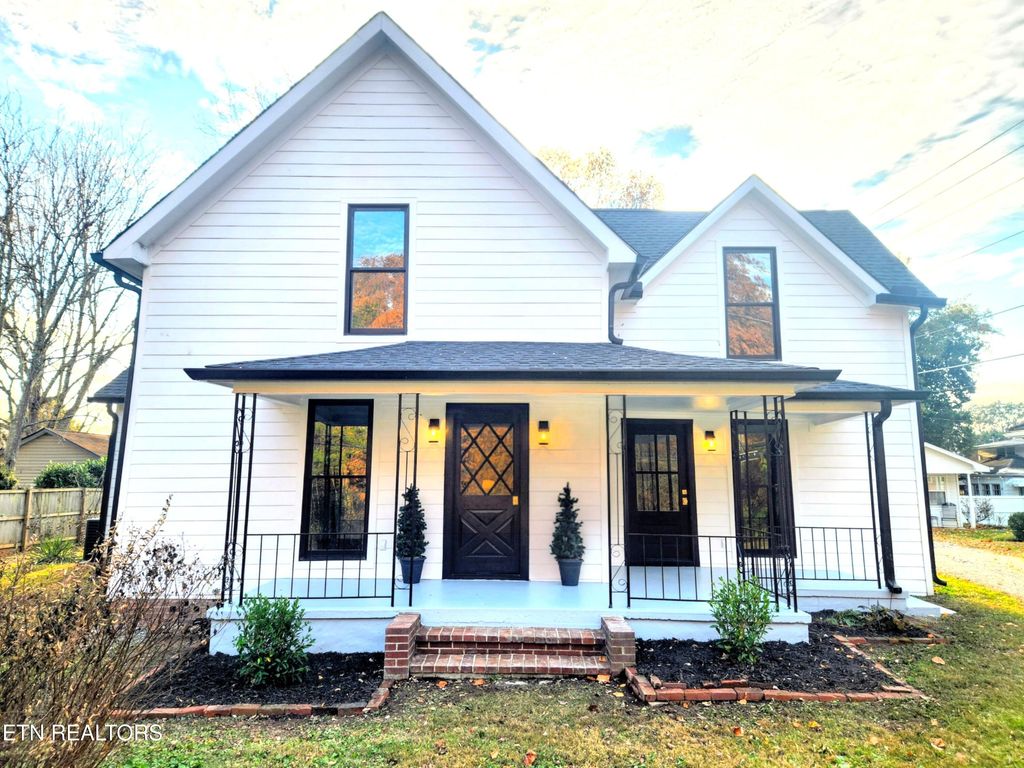 Photo of 1011 S Court St, Maryville, TN 37803 (MLS # 1322284)