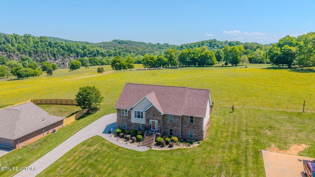 Photo of 1463 River Run Circle, Sevierville, TN 37876 (MLS # 1338472)