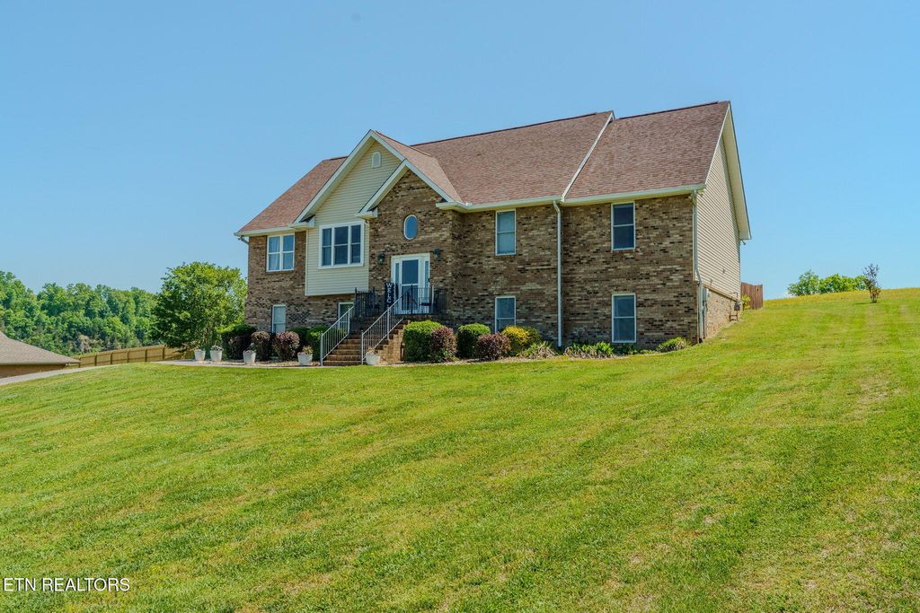 Photo of 1463 River Run Circle, Sevierville, TN 37876 (MLS # 1338472)