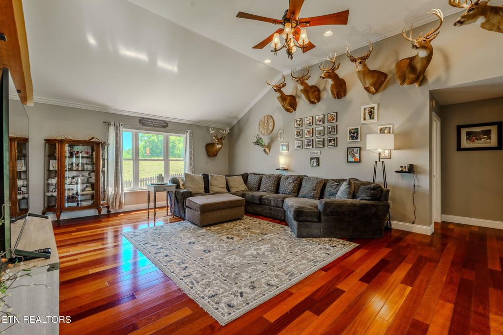 Photo of 1463 River Run Circle, Sevierville, TN 37876 (MLS # 1338472)