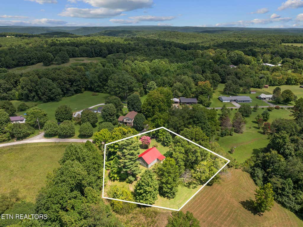 Photo of 384 Woodlee St, Spencer, TN 38585 (MLS # 1352633)