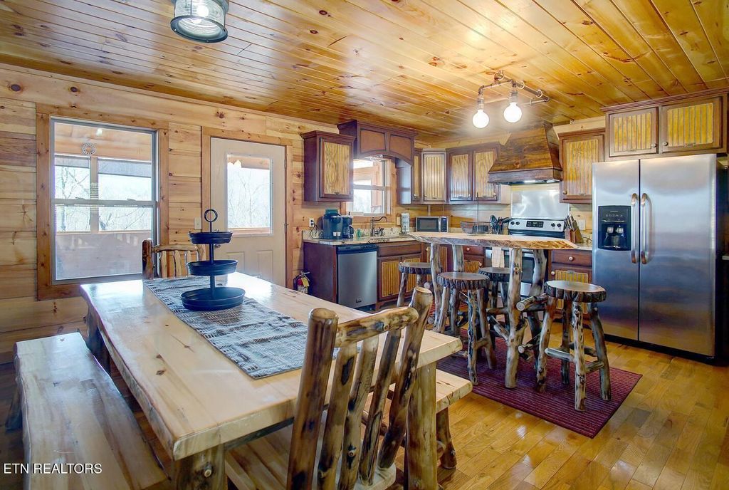 Photo of 3508 Mountain Glenn Way, Sevierville, TN 37862 (MLS # 1328810)