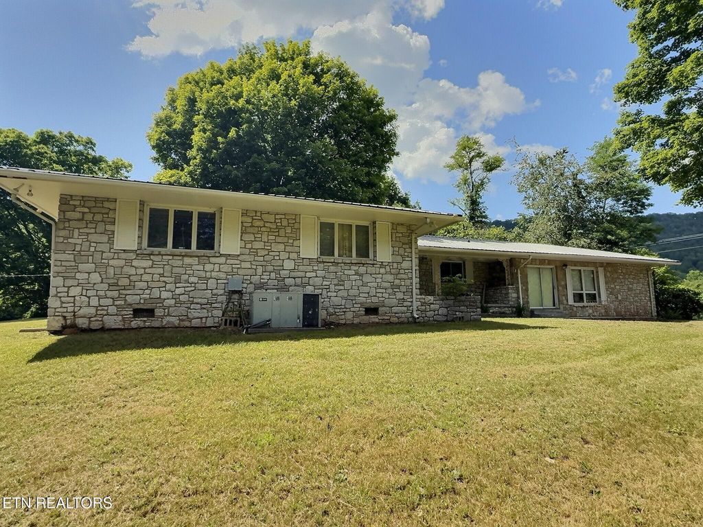 Photo of 1206 Back Valley Rd, LaFollette, TN 37766 (MLS # 1348320)