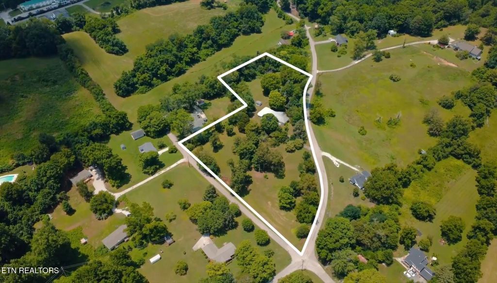 Photo of 1206 Back Valley Rd, LaFollette, TN 37766 (MLS # 1348320)