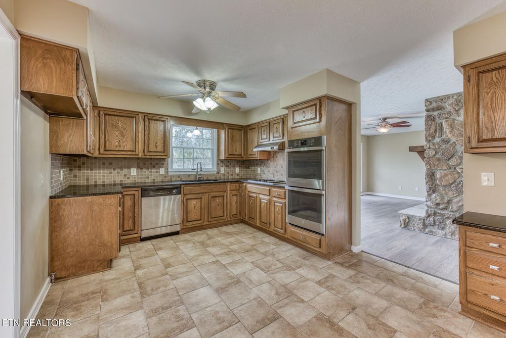 Photo of 5509 Memorial Blvd, Kingsport, TN 37664 (MLS # 1334795)