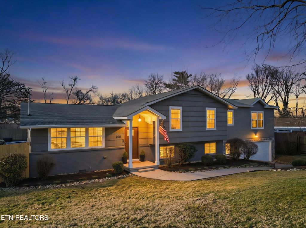 Photo of 225 Elkmont Rd, Knoxville, TN 37922 (MLS # 1329058)