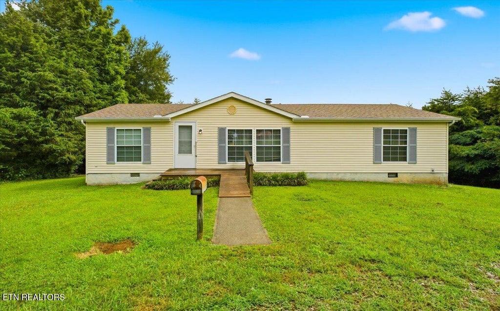 Photo of 1524 Long Rd, Lenoir City, TN 37772 (MLS # 1356317)