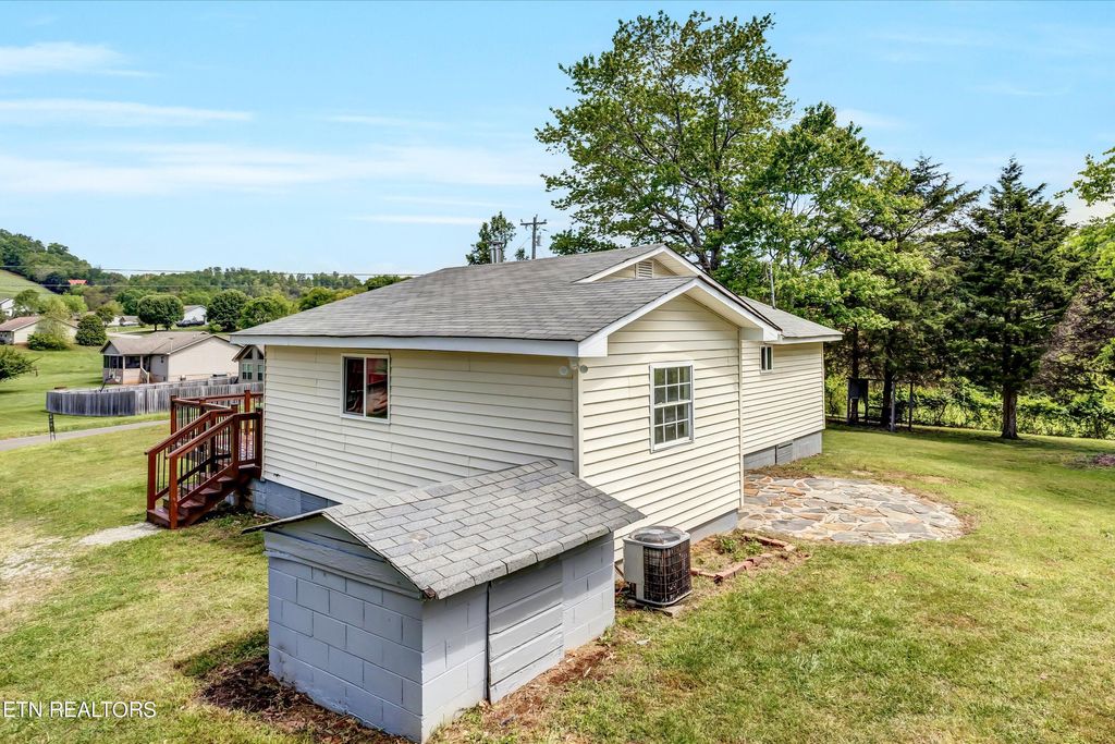 Photo of 6114 Peterson Rd, Greenback, TN 37742 (MLS # 1260587)
