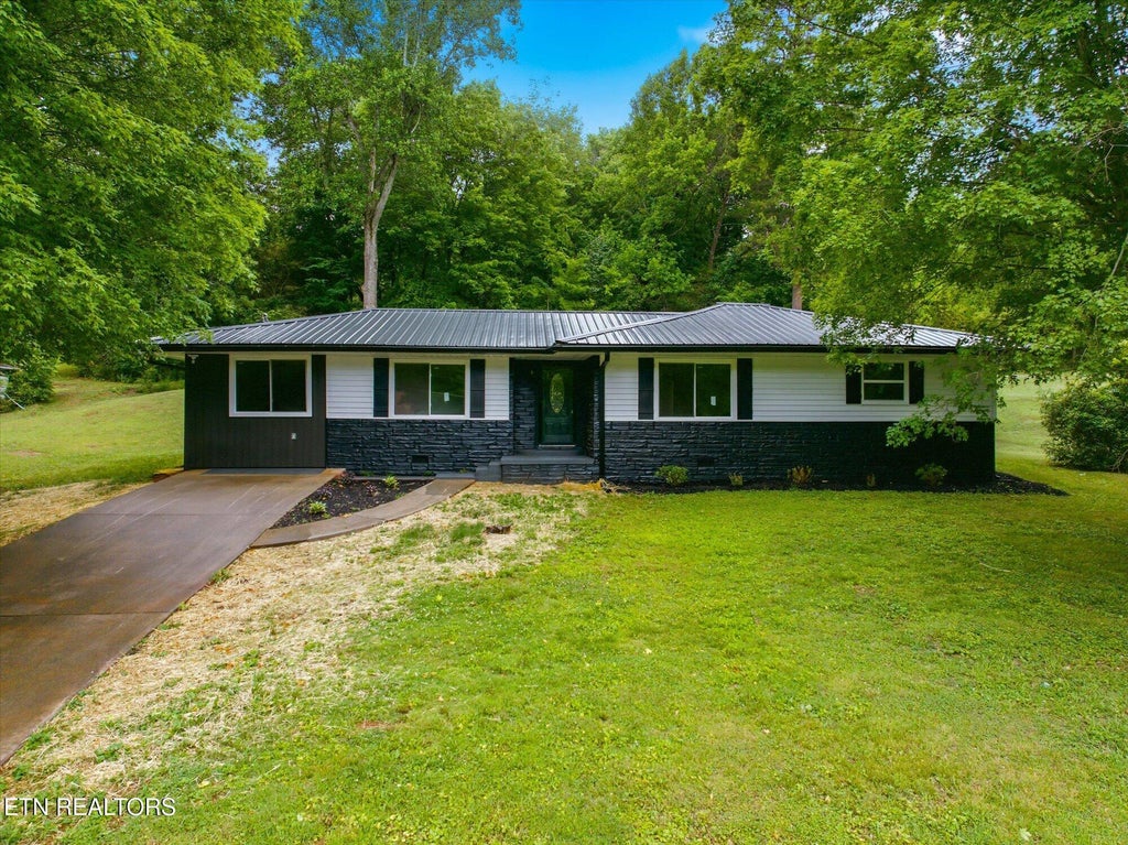 Photo of 114 Alford St, Athens, TN 37303 (MLS # 1343776)