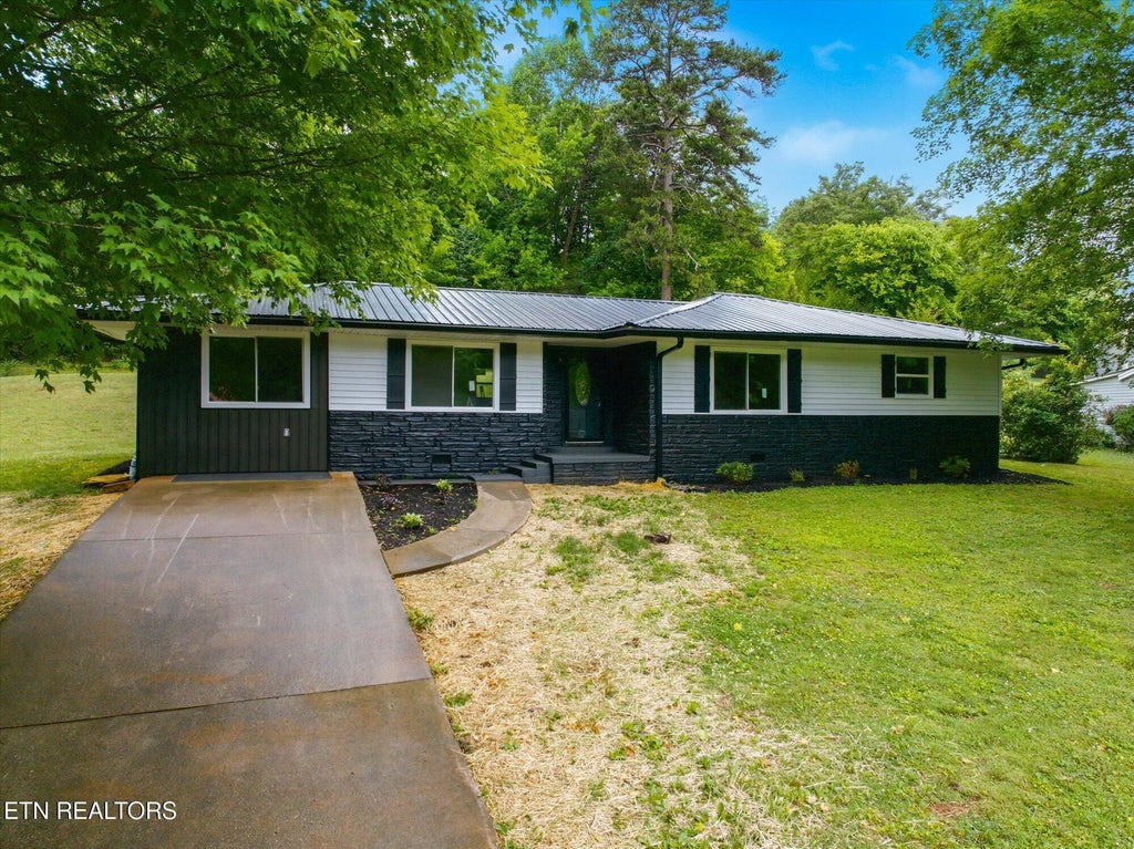 Photo of 114 Alford St, Athens, TN 37303 (MLS # 1343776)
