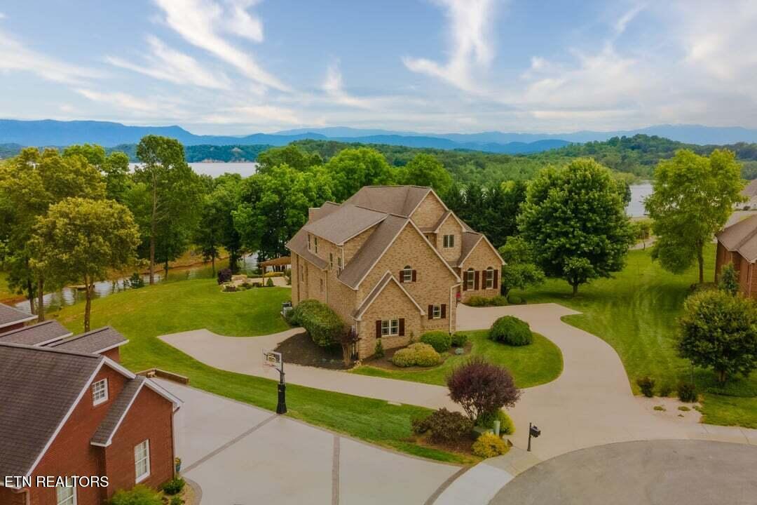 118 Luxury Lane