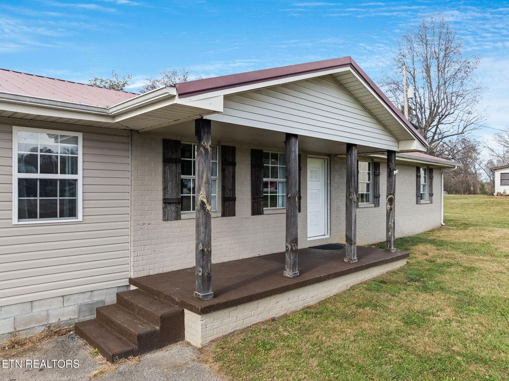 Photo of 308 N Rose St, Wartburg, TN 37887 (MLS # 1282477)