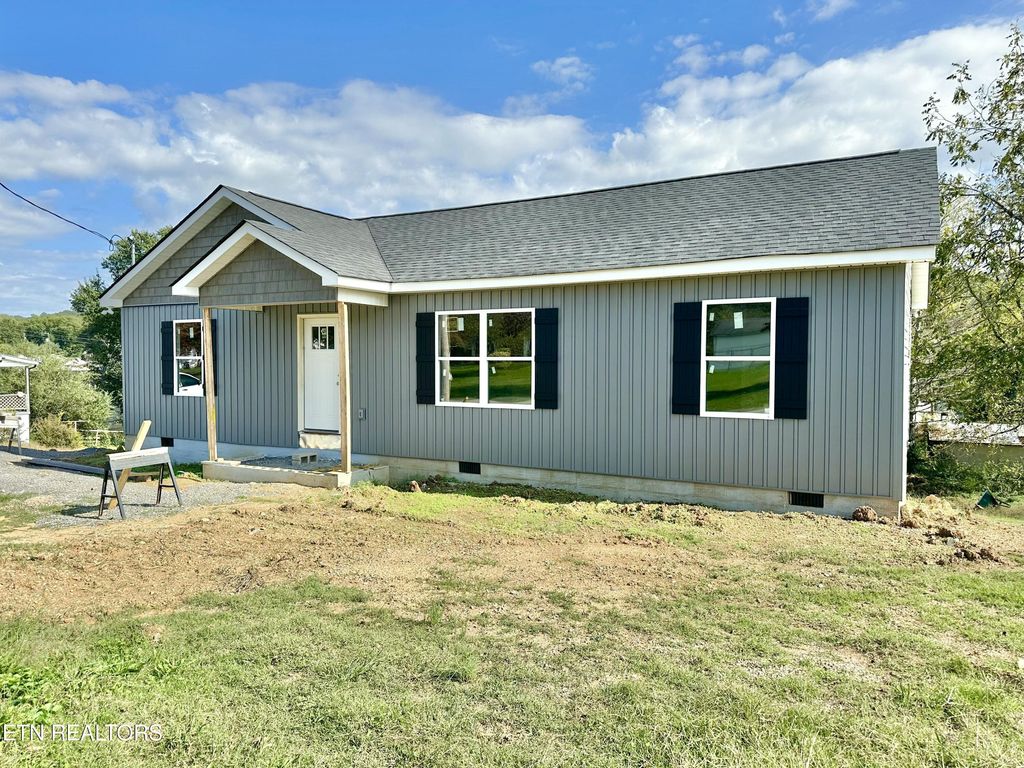 Photo of 609 Glendale Ave, Clinton, TN 37716 (MLS # 1318341)