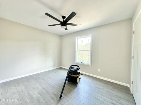 Tiny photo for 609 Glendale Ave, Clinton, TN 37716 (MLS # 1318341)