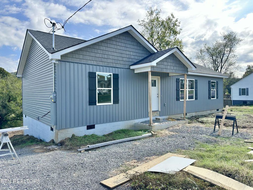 Photo of 609 Glendale Ave, Clinton, TN 37716 (MLS # 1318341)