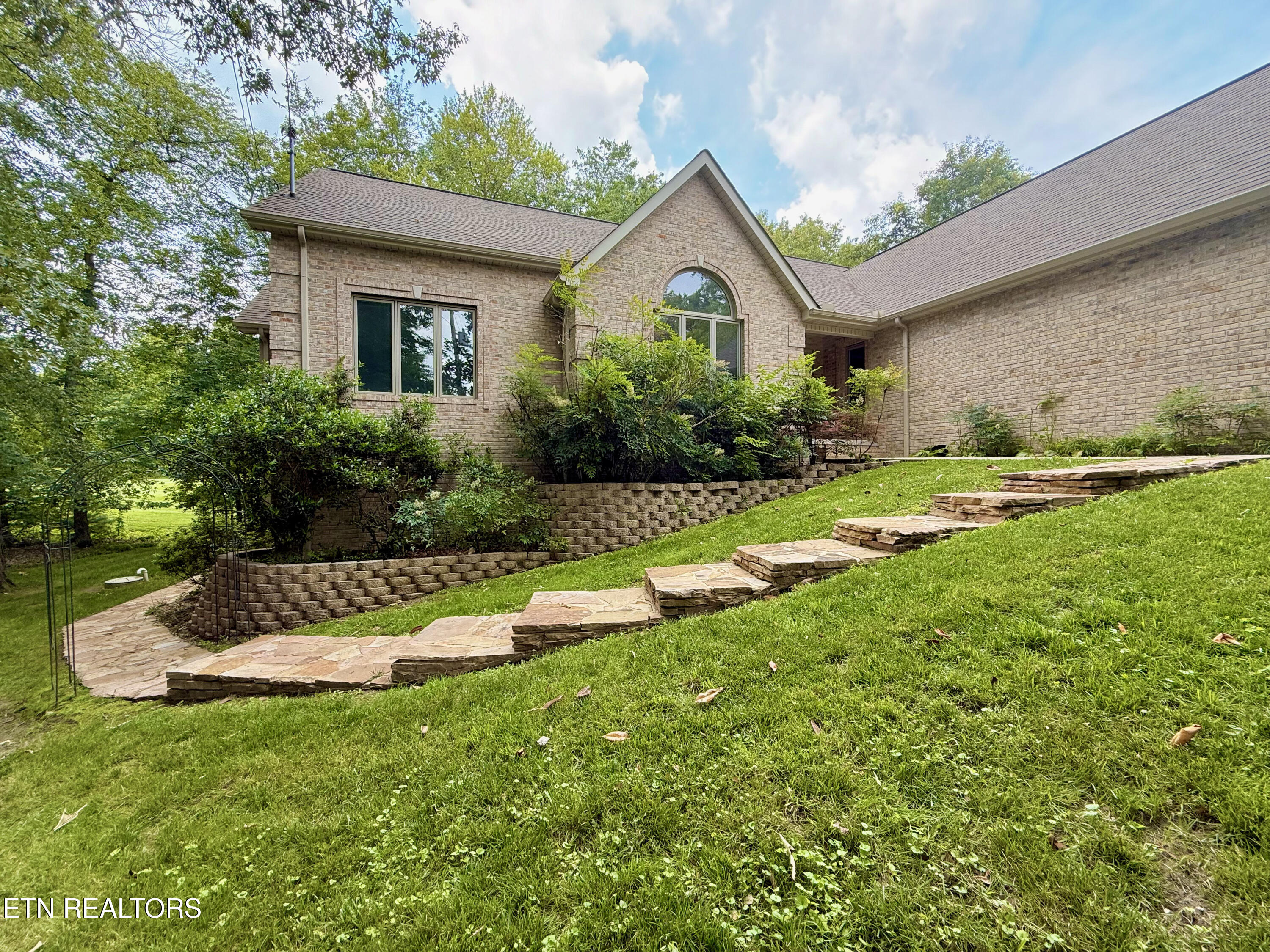 17 Kenwood Court