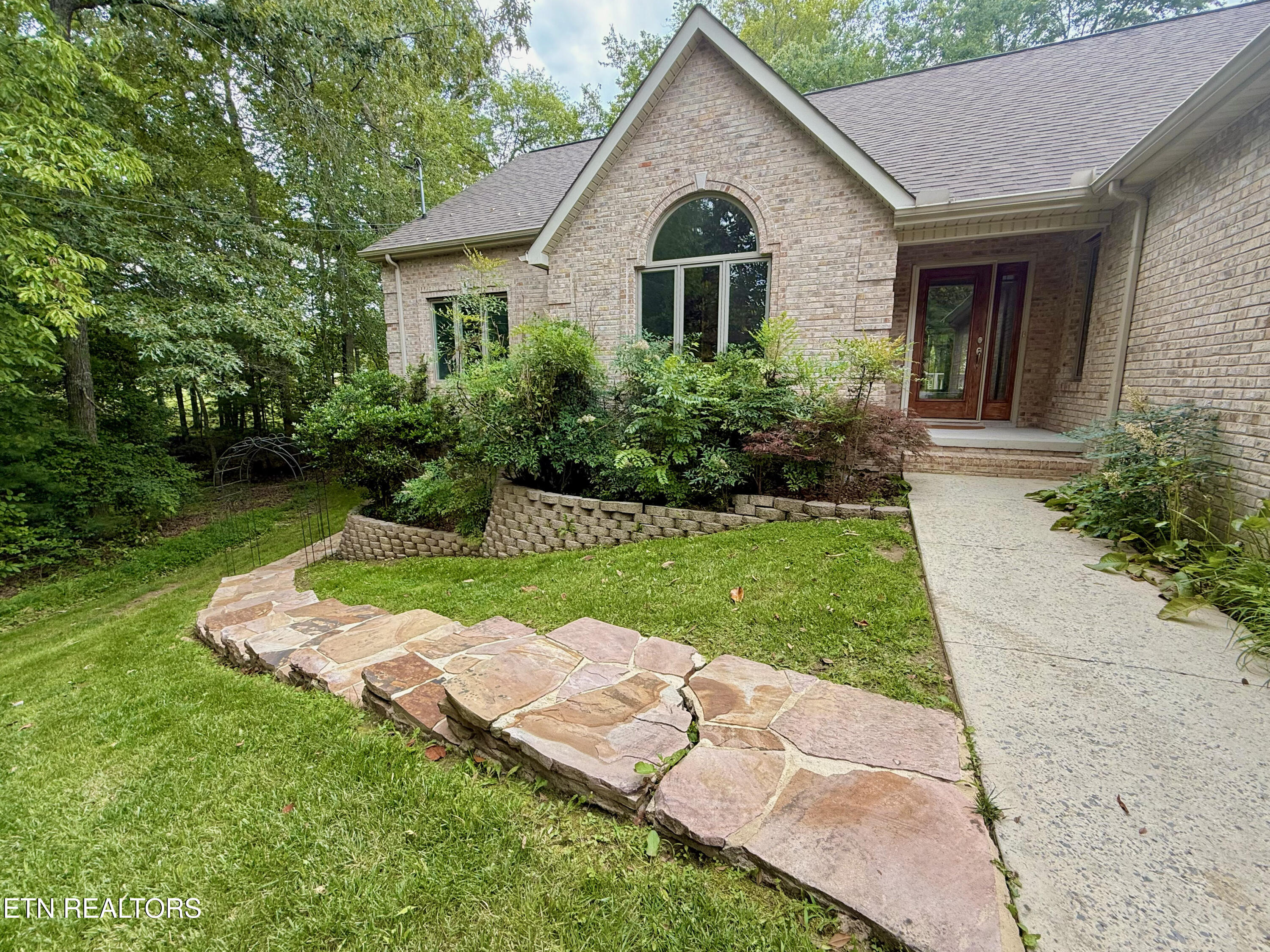 17 Kenwood Court