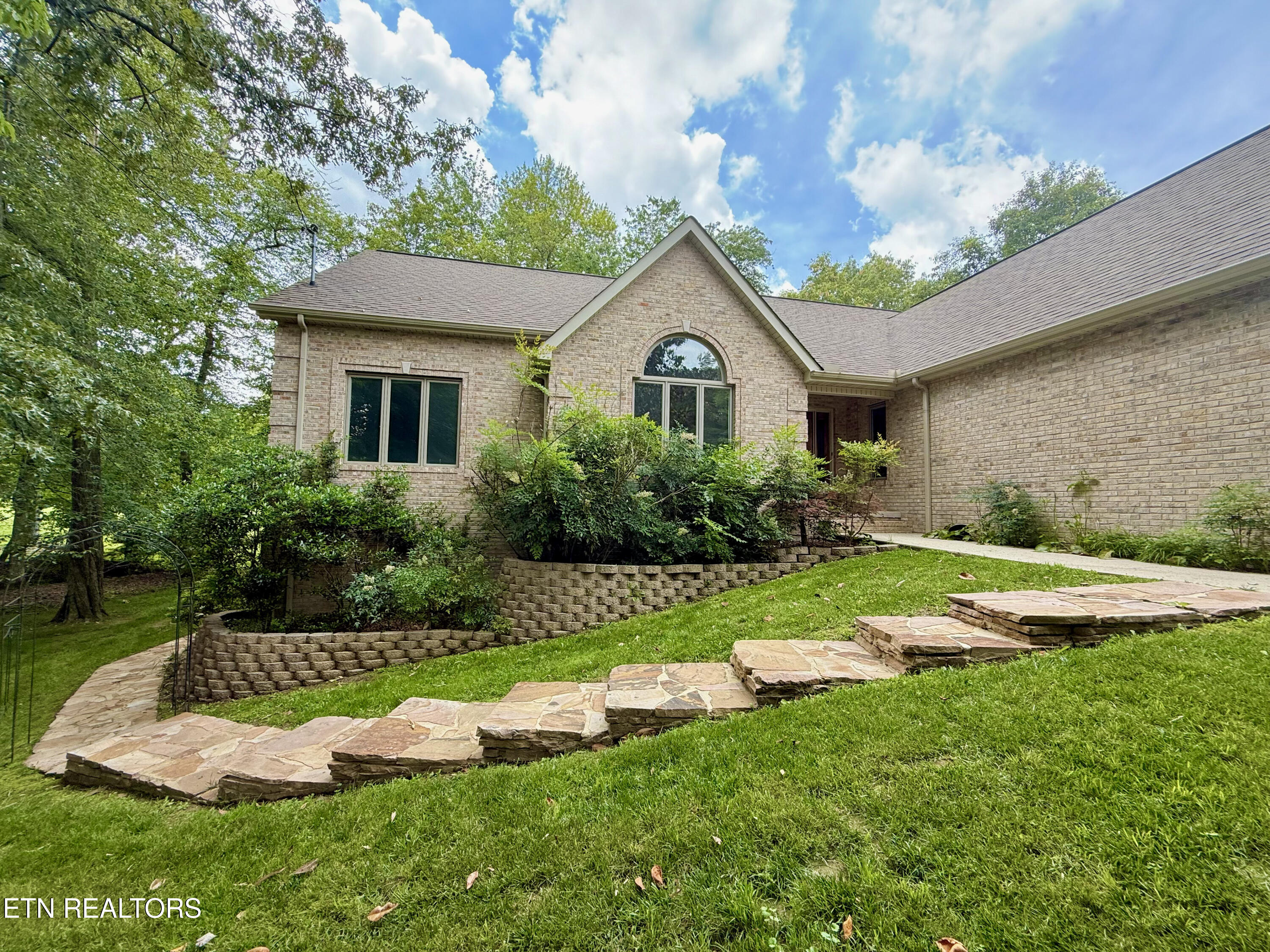 17 Kenwood Court
