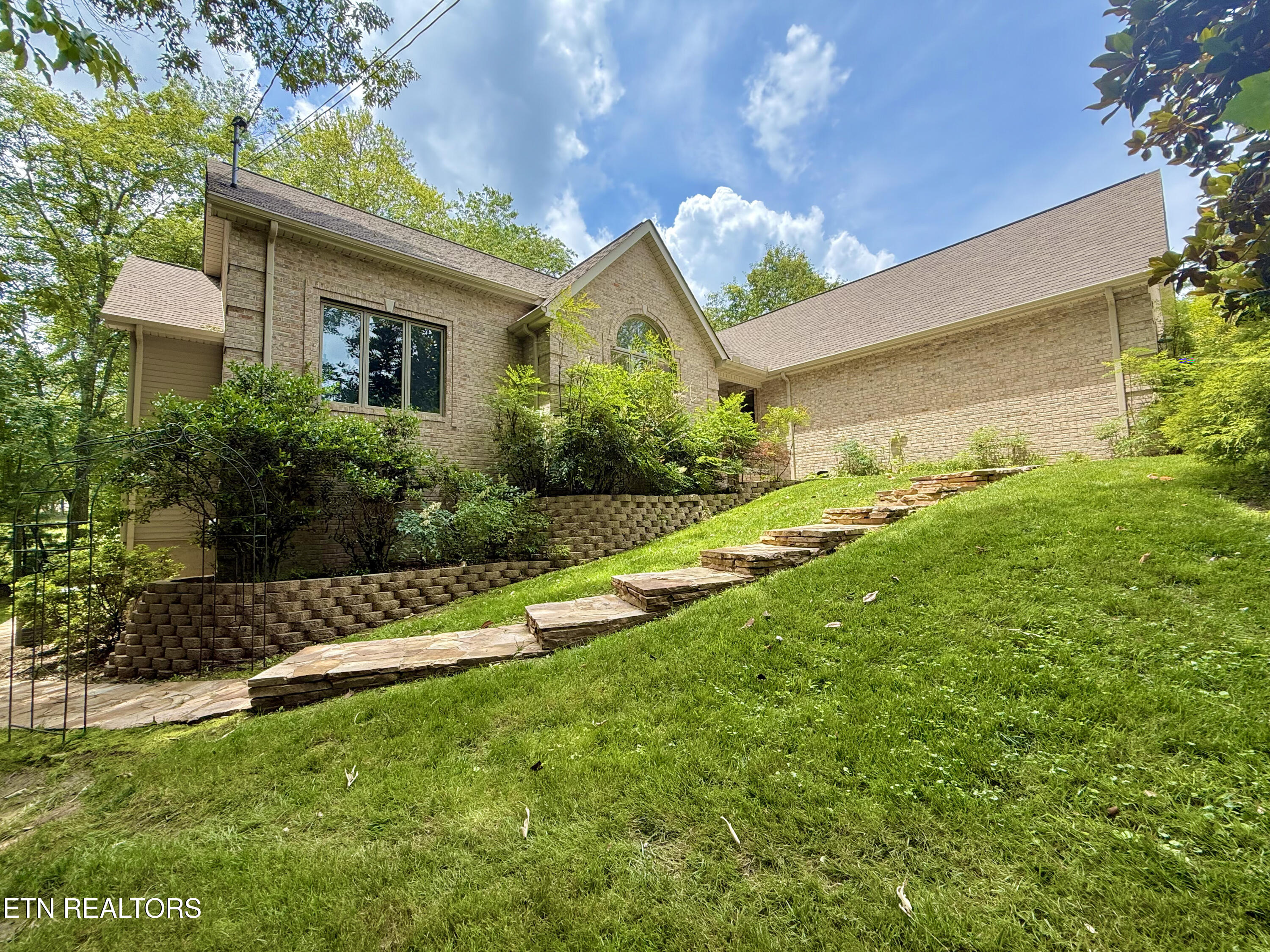 17 Kenwood Court