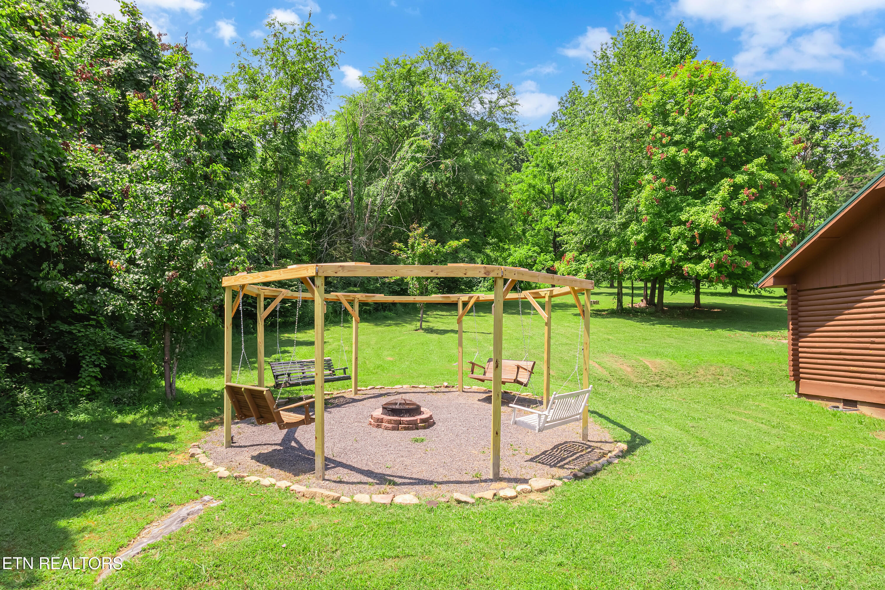 509 Thomas Loop Rd