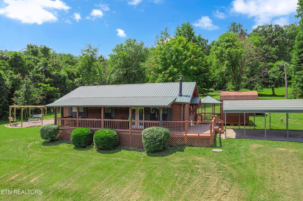 Photo of 509 Thomas Loop Rd, Sevierville, TN 37876 (MLS # 1305795)