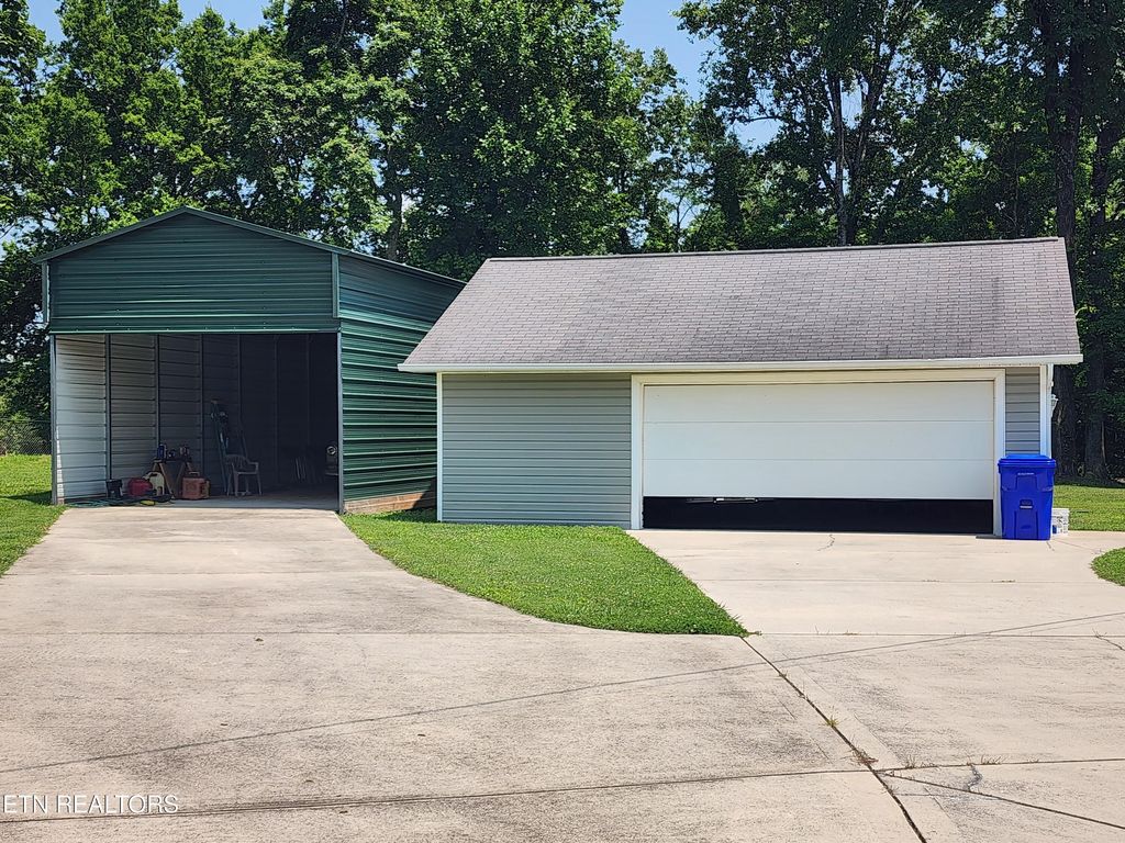 Photo of 252 Harding Rd, Harriman, TN 37748 (MLS # 1304238)