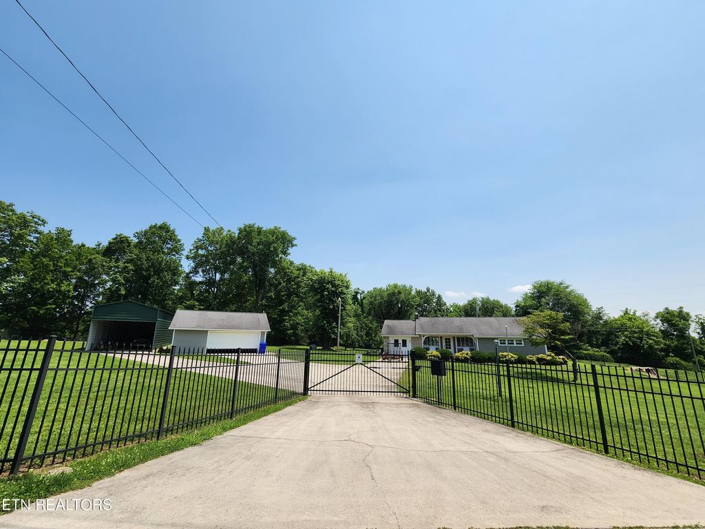 Photo of 252 Harding Rd, Harriman, TN 37748 (MLS # 1304238)