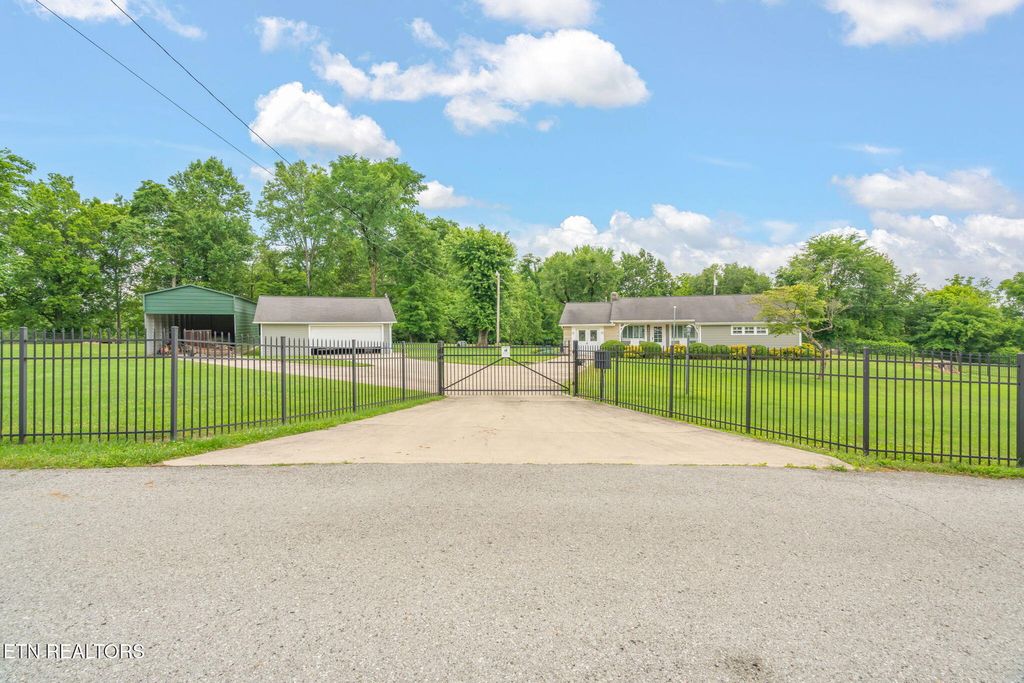 Photo of 252 Harding Rd, Harriman, TN 37748 (MLS # 1304238)