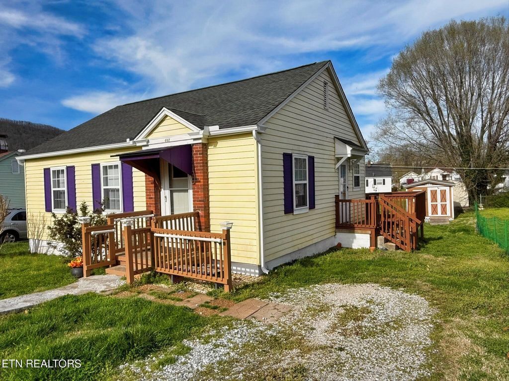 Photo of 407 W 4th St, LaFollette, TN 37766 (MLS # 1334031)