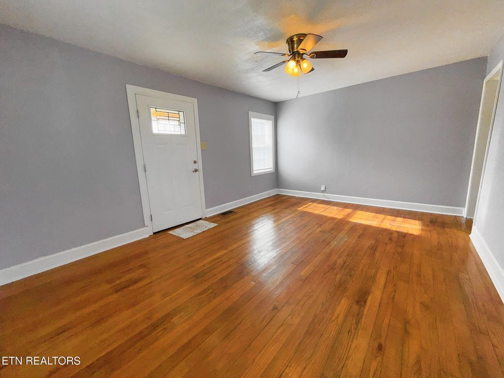 Photo of 407 W 4th St, LaFollette, TN 37766 (MLS # 1334031)