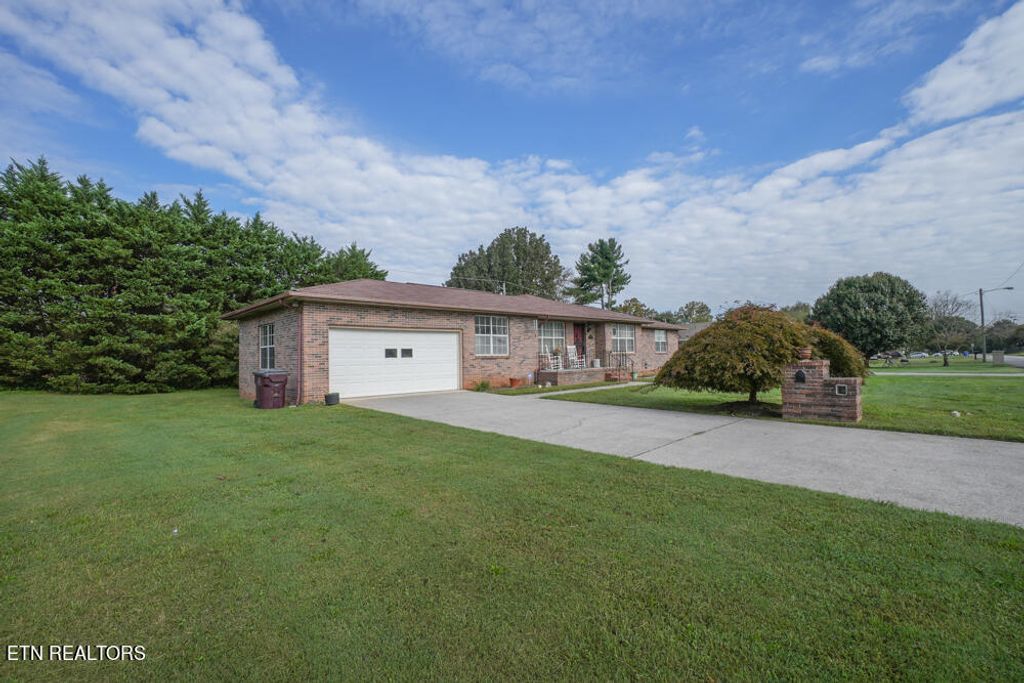 Photo of 167 E Howe St, Alcoa, TN 37701 (MLS # 1278131)