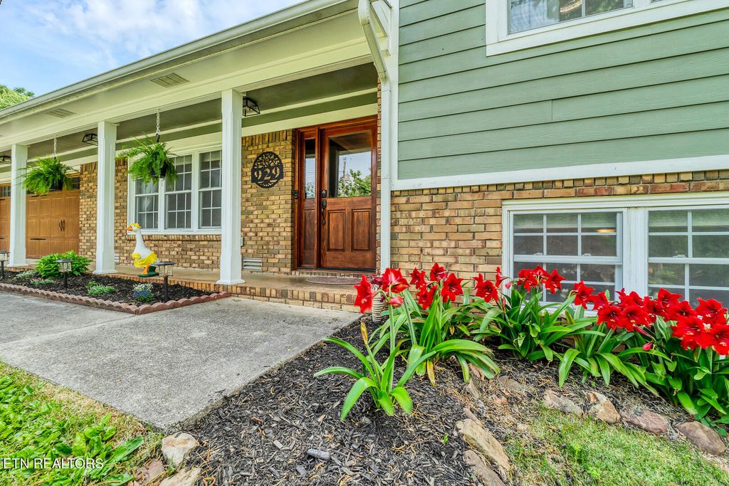 Photo of 929 Oxford Hills Drive, Maryville, TN 37803 (MLS # 1340260)