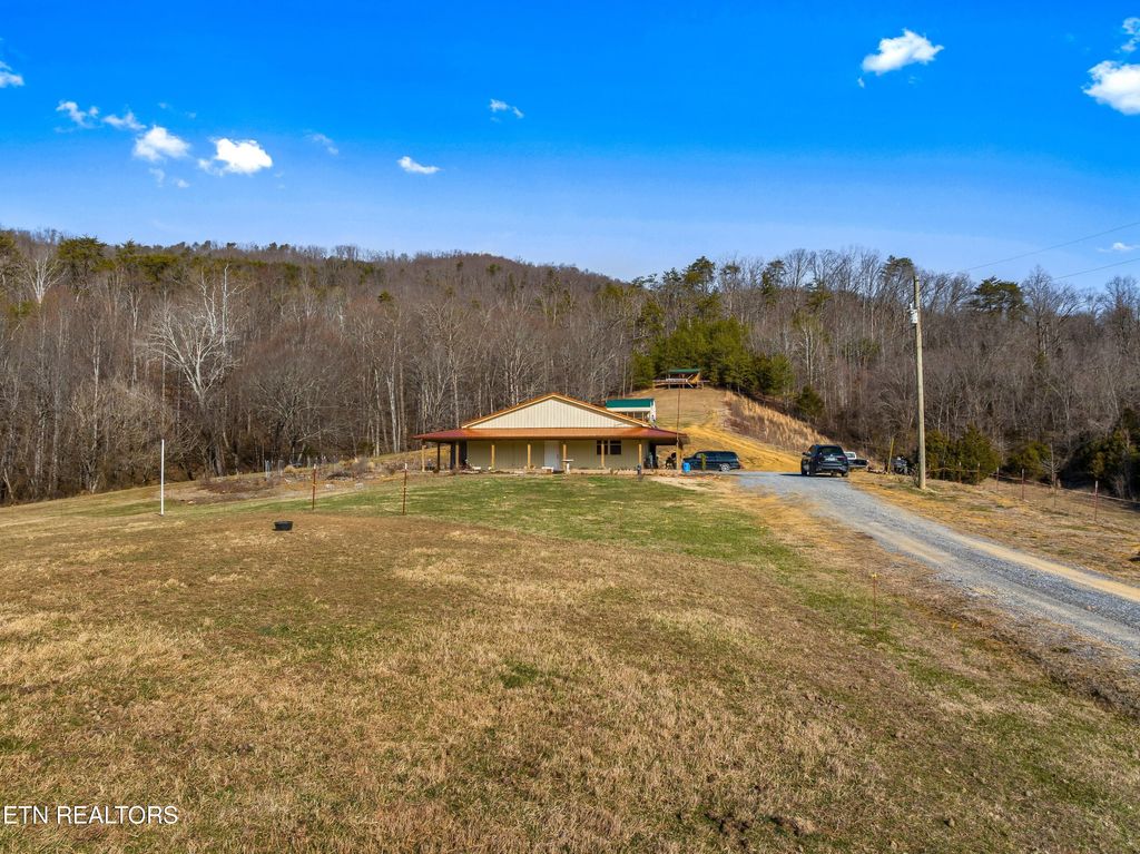 Photo of 336 Cloud Creek Rd, Rogersville, TN 37857 (MLS # 1328461)